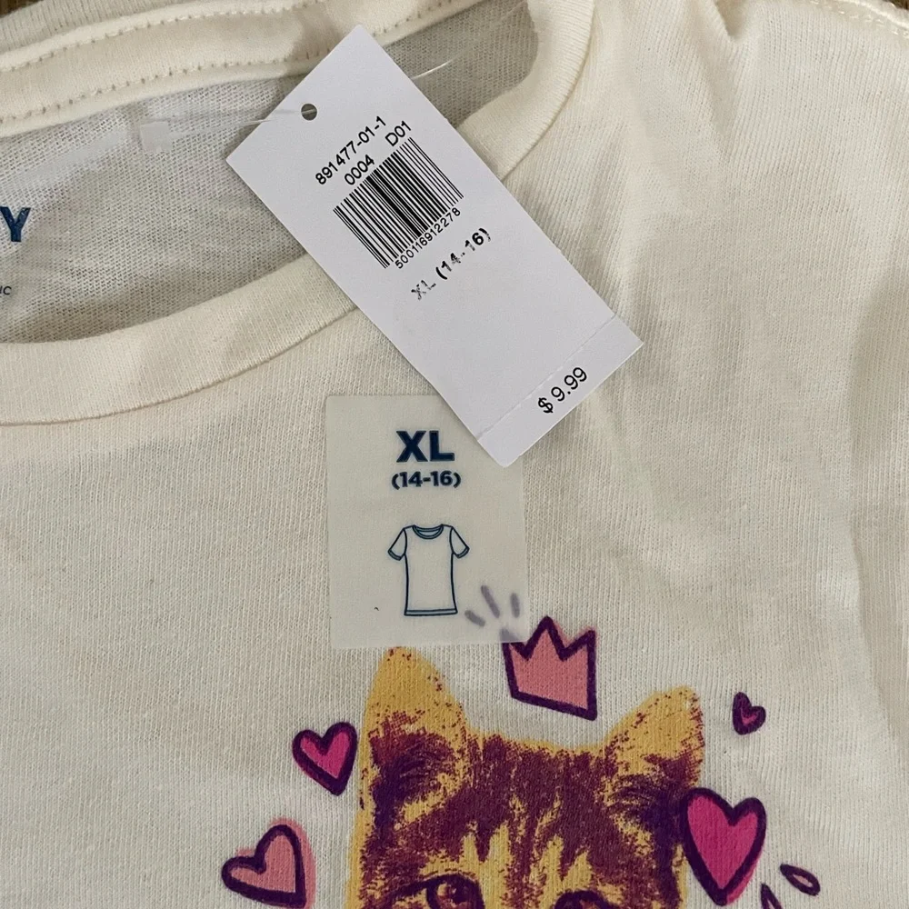 NWT Girls cream colored‎ top with a cat and hearts (XL)